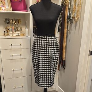 Express Black and White Houndstooth Pencil Skirt